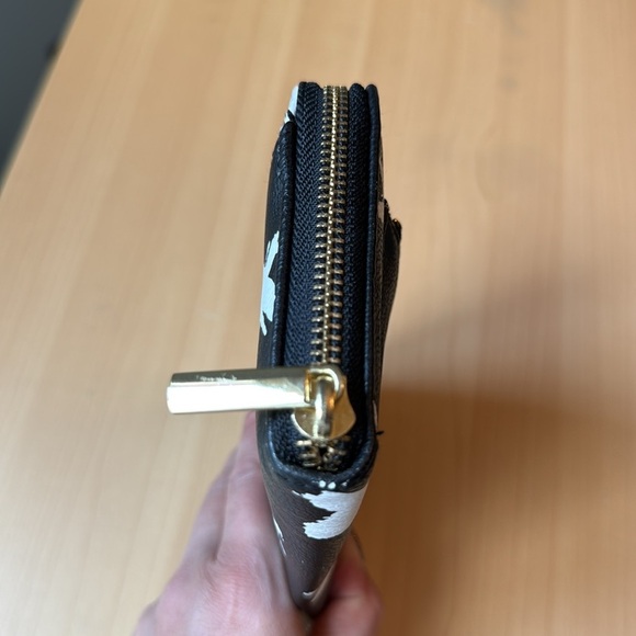 X print Clutch with hot pink interior - Picture 8 of 9